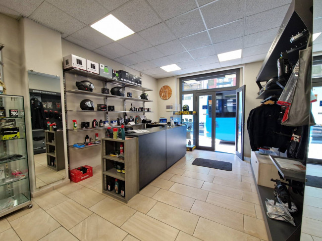 Locale commerciale in vendita a Catania