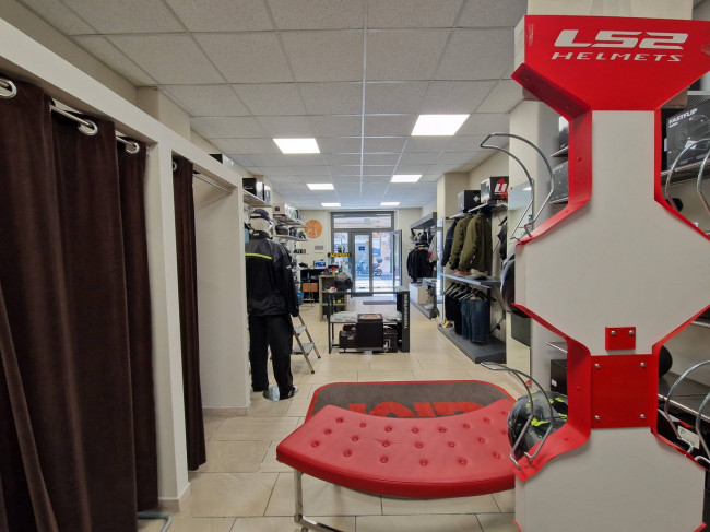 Locale commerciale in vendita a Catania