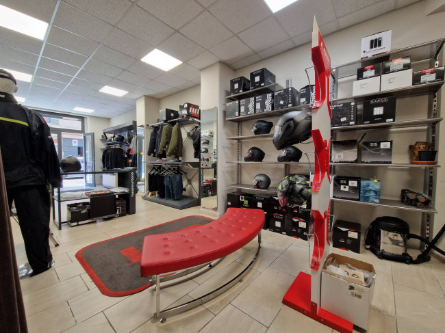 Locale commerciale in vendita a Catania