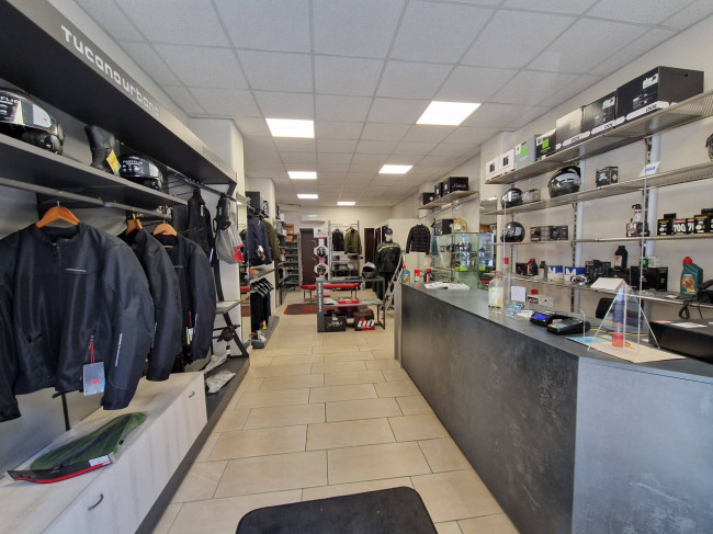 Locale commerciale in vendita a Catania