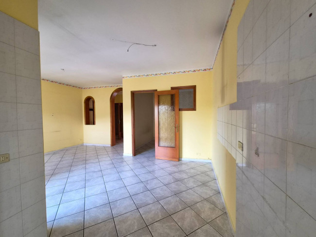 Trilocale con terrazzino in vendita a Catania