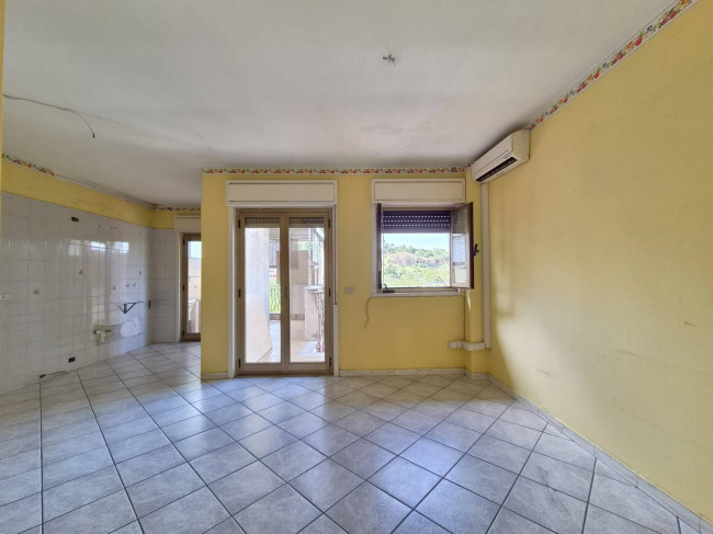Trilocale con terrazzino in vendita a Catania