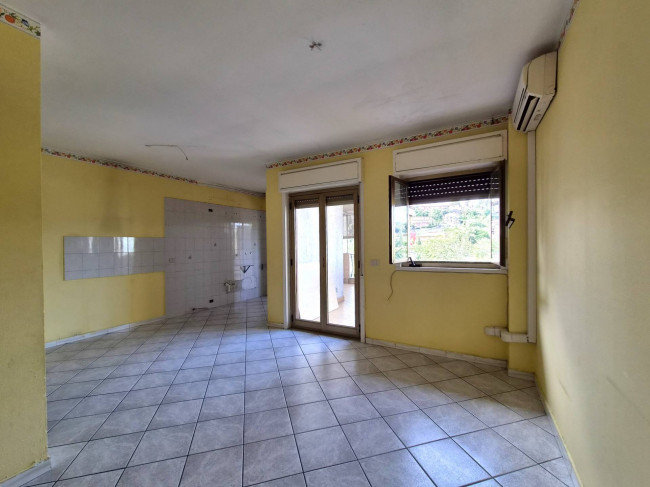 Trilocale con terrazzino in vendita a Catania