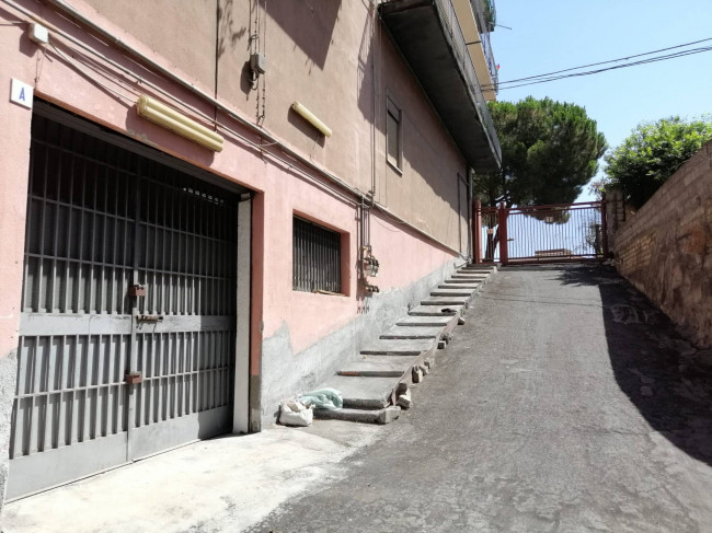 Deposito in vendita a Catania