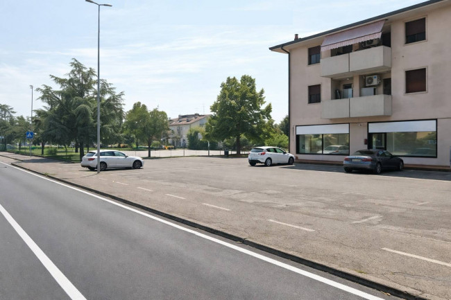 Locale commerciale in affitto a San Giovanni Lupatoto