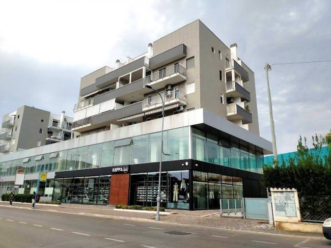 Locale commerciale in vendita a Montesilvano