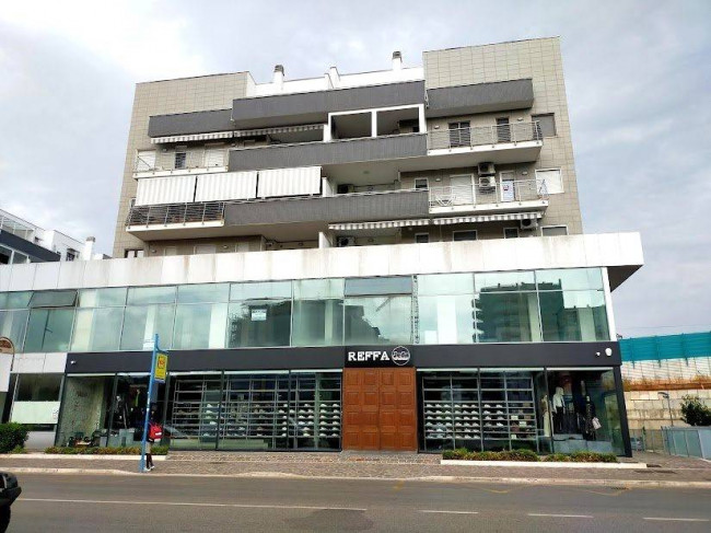Locale commerciale in vendita a Montesilvano