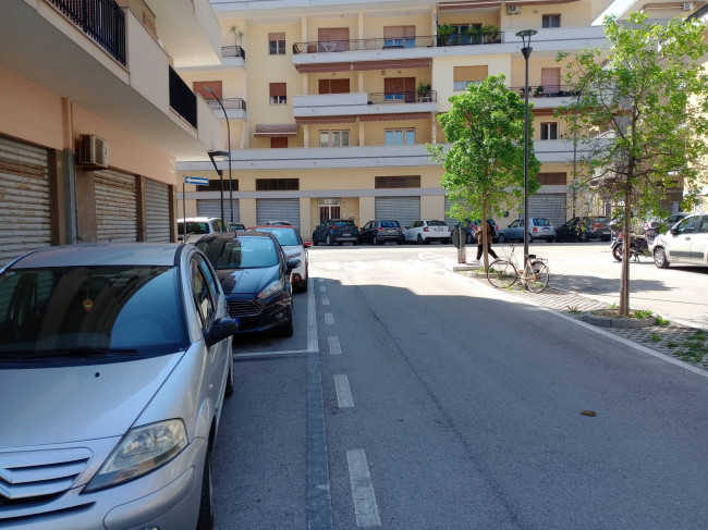 Magazzino in vendita a Pescara