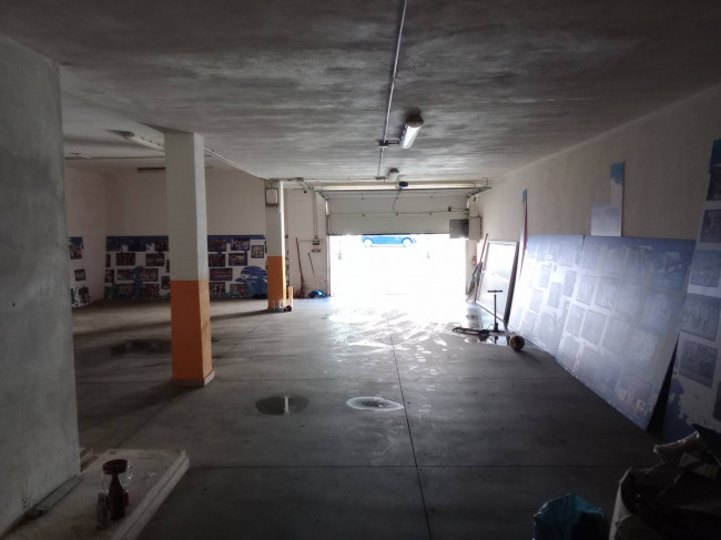 Magazzino in vendita a Pescara