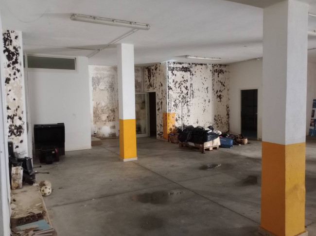 Magazzino in vendita a Pescara