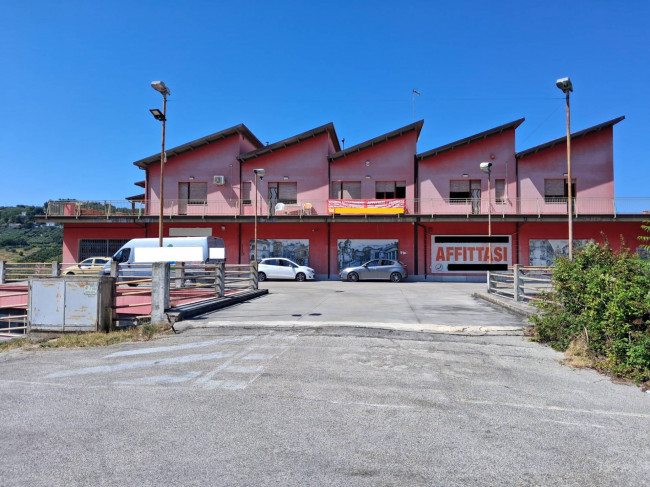 Locale commerciale in vendita a Chieti