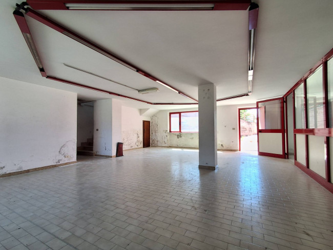 Locale commerciale in vendita a Chieti