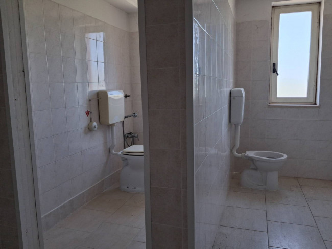 Locale commerciale in vendita a Chieti