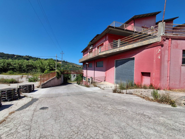 Locale commerciale in vendita a Chieti