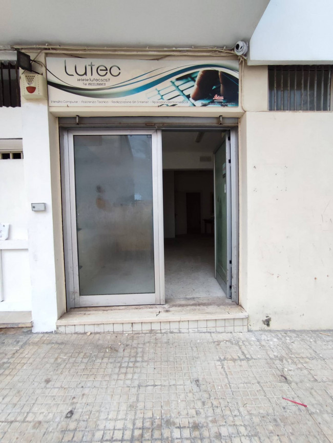 Locale commerciale in vendita a Alezio