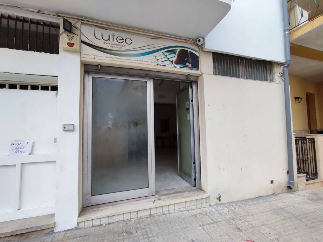 Locale commerciale in vendita a Alezio