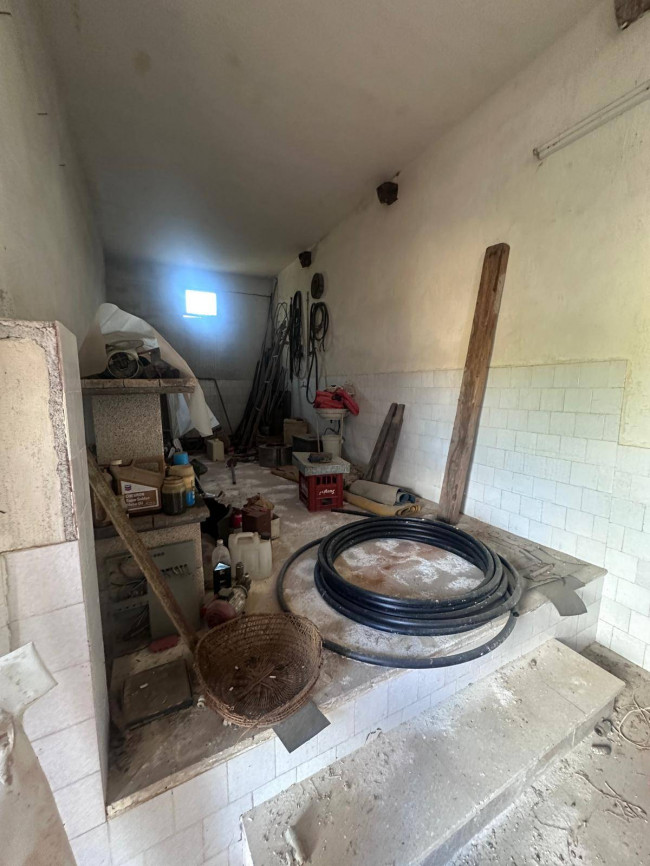 Locale commerciale in vendita a Sannicola