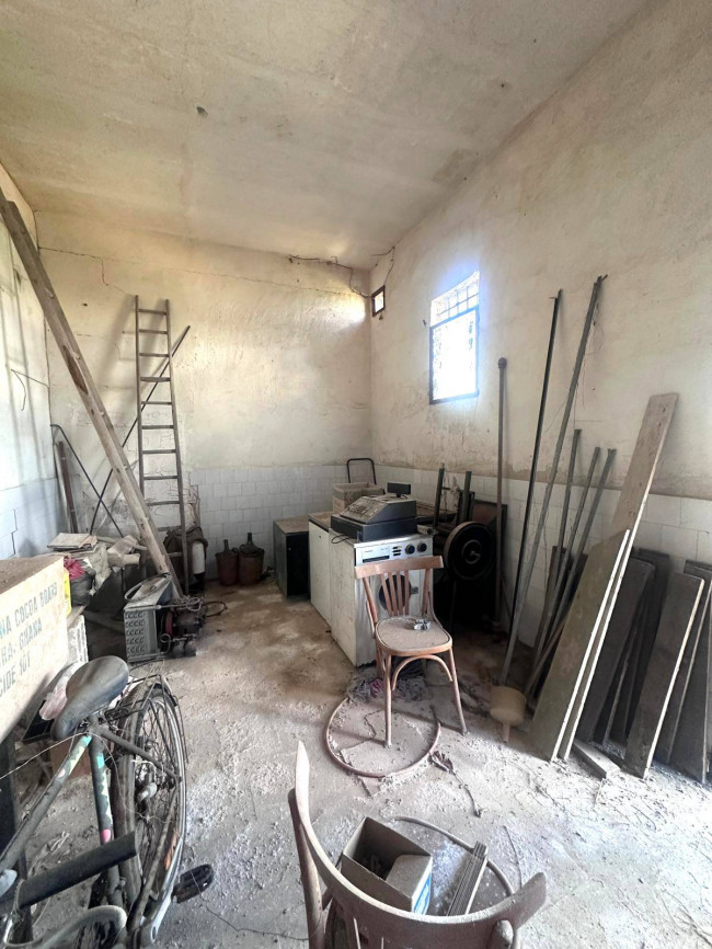 Locale commerciale in vendita a Sannicola