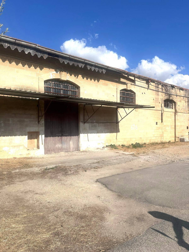 Locale commerciale in vendita a Sannicola