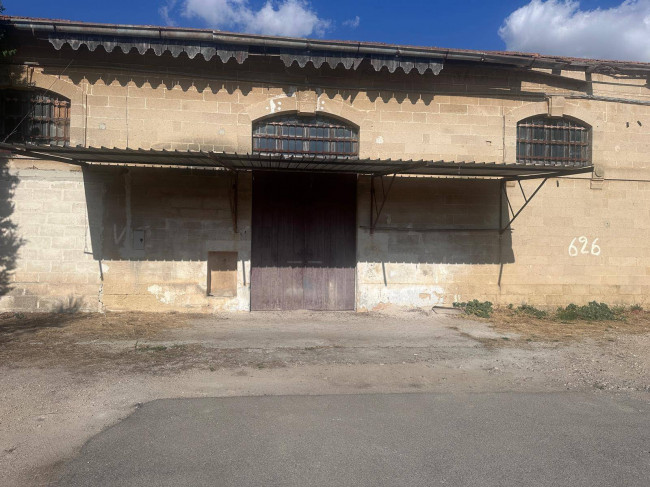 Locale commerciale in vendita a Sannicola