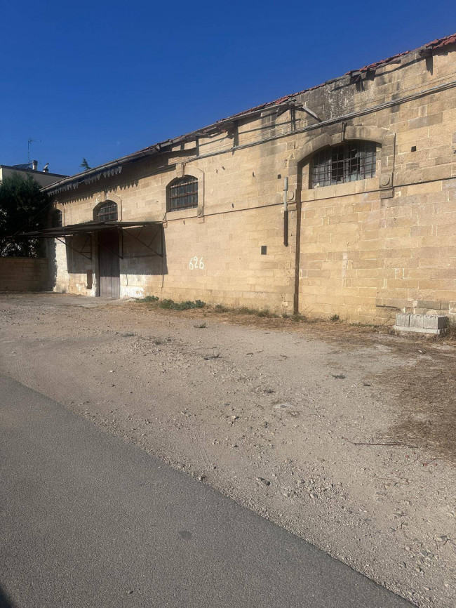 Locale commerciale in vendita a Sannicola