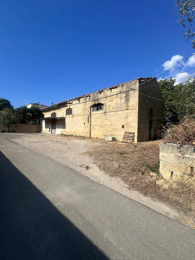 Locale commerciale in vendita a Sannicola