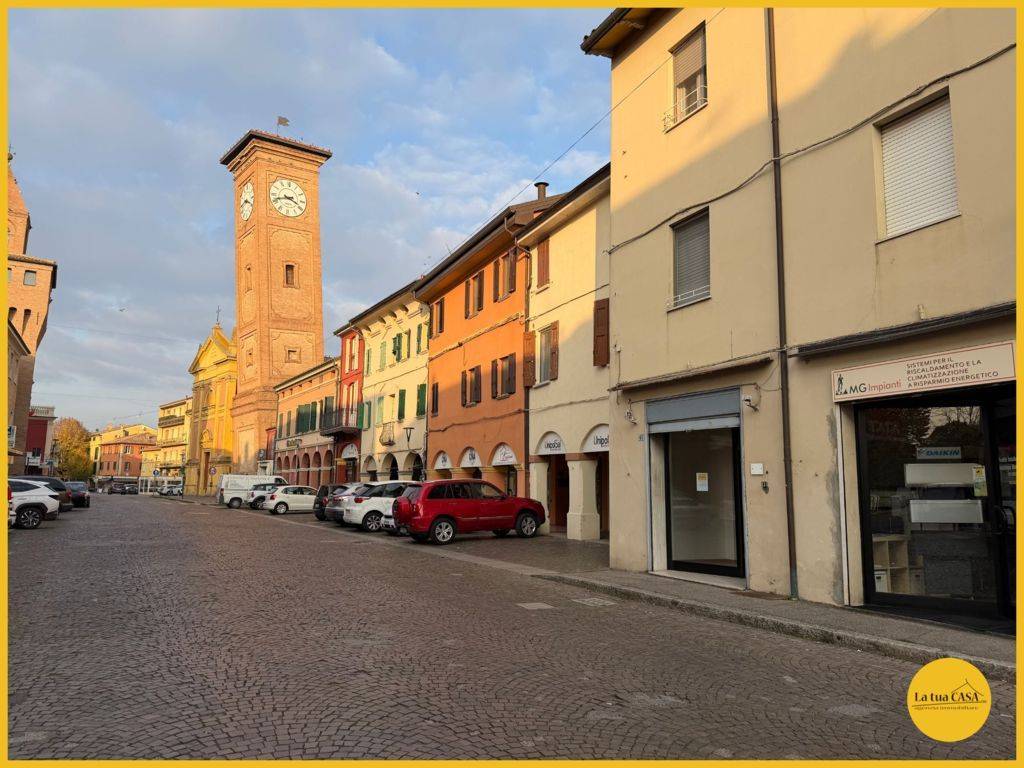 Locale Comm.le in Affitto