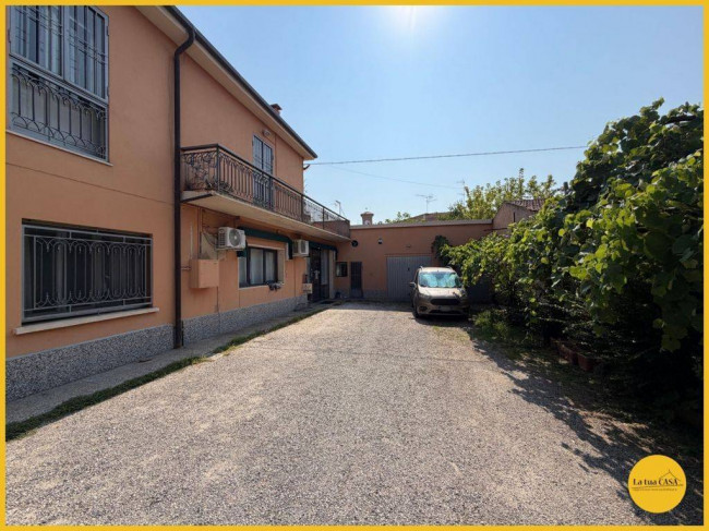 Locale Commerciale in vendita a Molinella