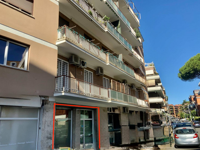 Locale commerciale in vendita a Roma