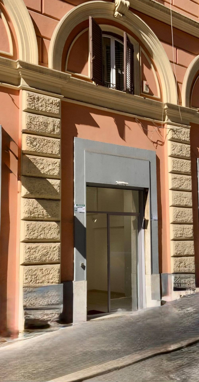 Locale commerciale in vendita a Roma