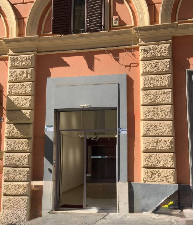 Locale commerciale in vendita a Roma
