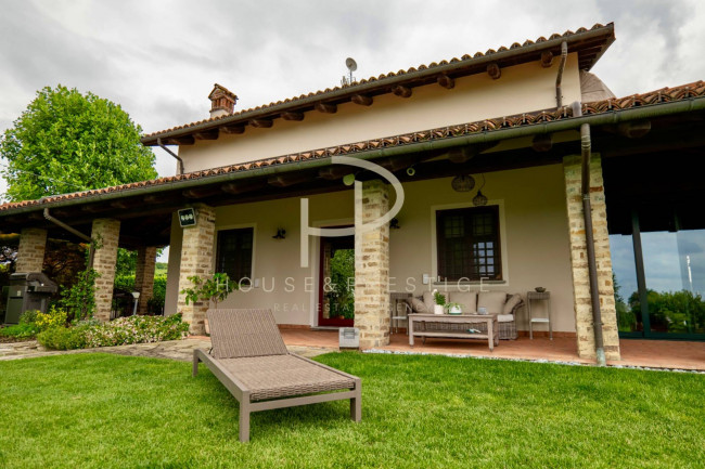 Villa in vendita a Cherasco