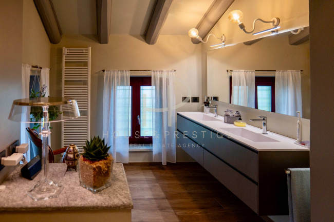 Villa in vendita a Cherasco
