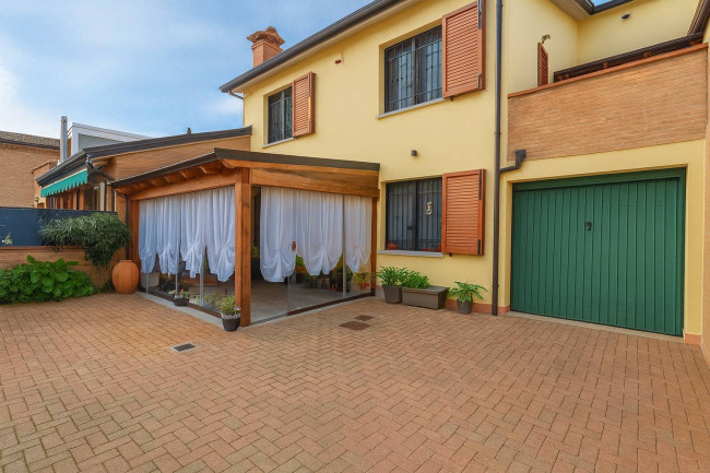 Townhouse for sale in Ferrara