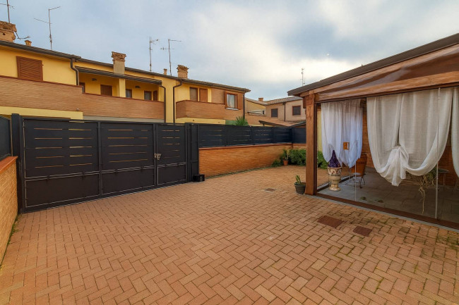 Townhouse for sale in Ferrara