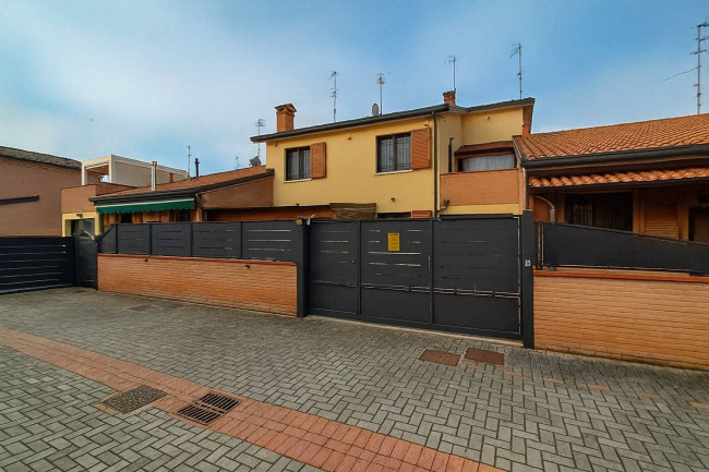Townhouse for sale in Ferrara