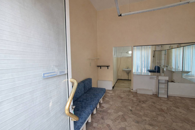 Locale commerciale in affitto a Ferrara