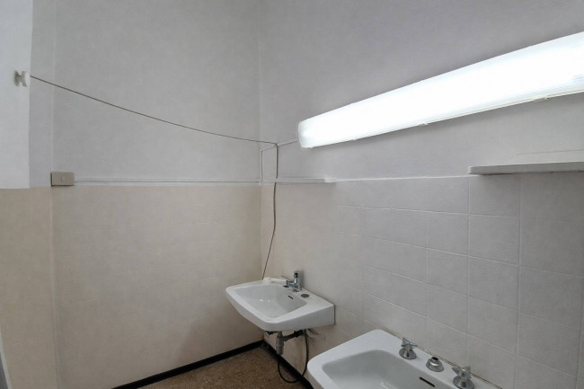 Locale commerciale in affitto a Ferrara