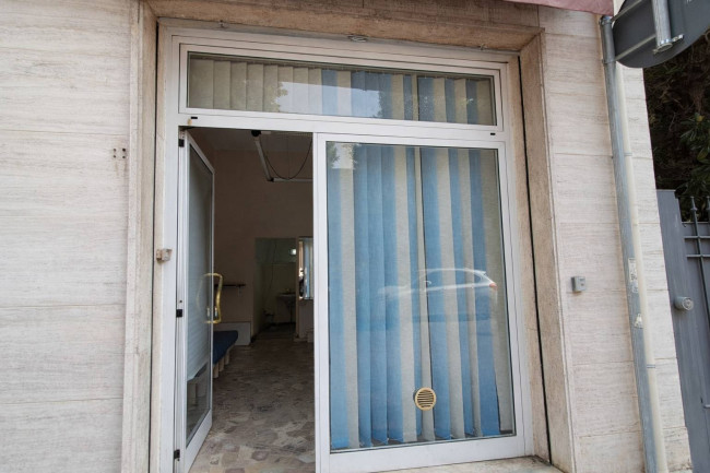 Locale commerciale in affitto a Ferrara