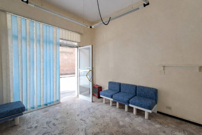 Locale commerciale in affitto a Ferrara