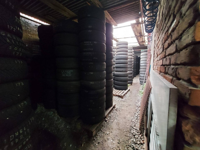 Locale commerciale in affitto a Ferrara