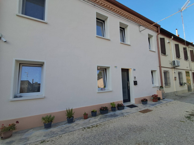 Townhouse for sale in Ferrara