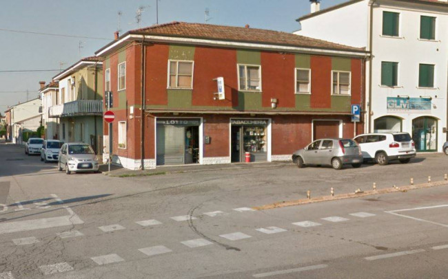 Attività commerciale in vendita a Ferrara