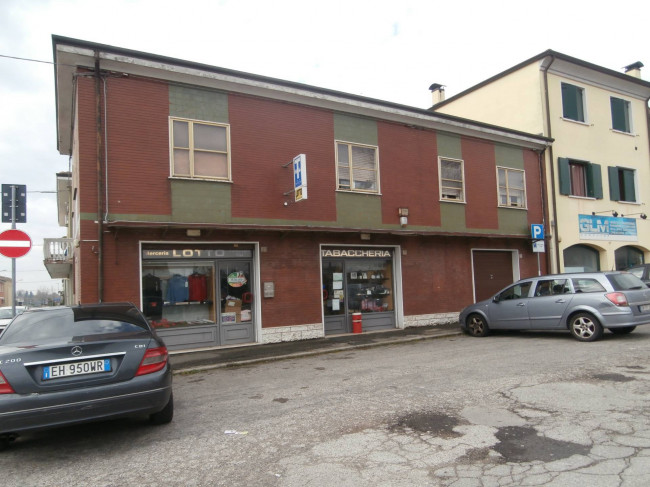 Attività commerciale in vendita a Ferrara