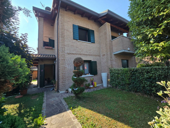 Villetta Bifamiliare in vendita a Ferrara