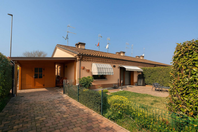 Townhouse for sale in Ferrara