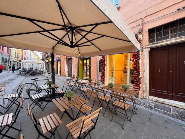 Attività commerciale in vendita a Ferrara