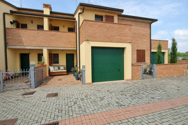 Townhouse for sale in Ferrara