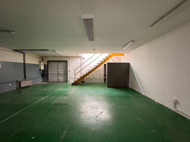 Locale commerciale in vendita a Ferrara