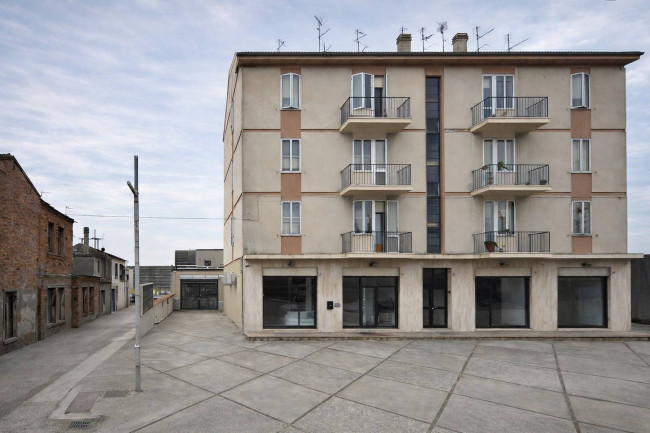 Locale commerciale in vendita a Ferrara